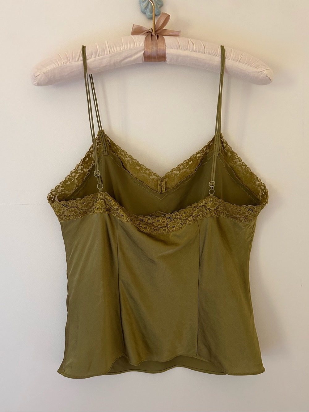 Talbots Petite Olive Green Silk Lace Cami
Size: 10
GUC (Small Stain) - Picture 9 of 16